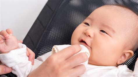 lungad vs suka|Paglulungad Ng Baby: Mga Dahilan At Kailan Ito Hindi Na Normal.